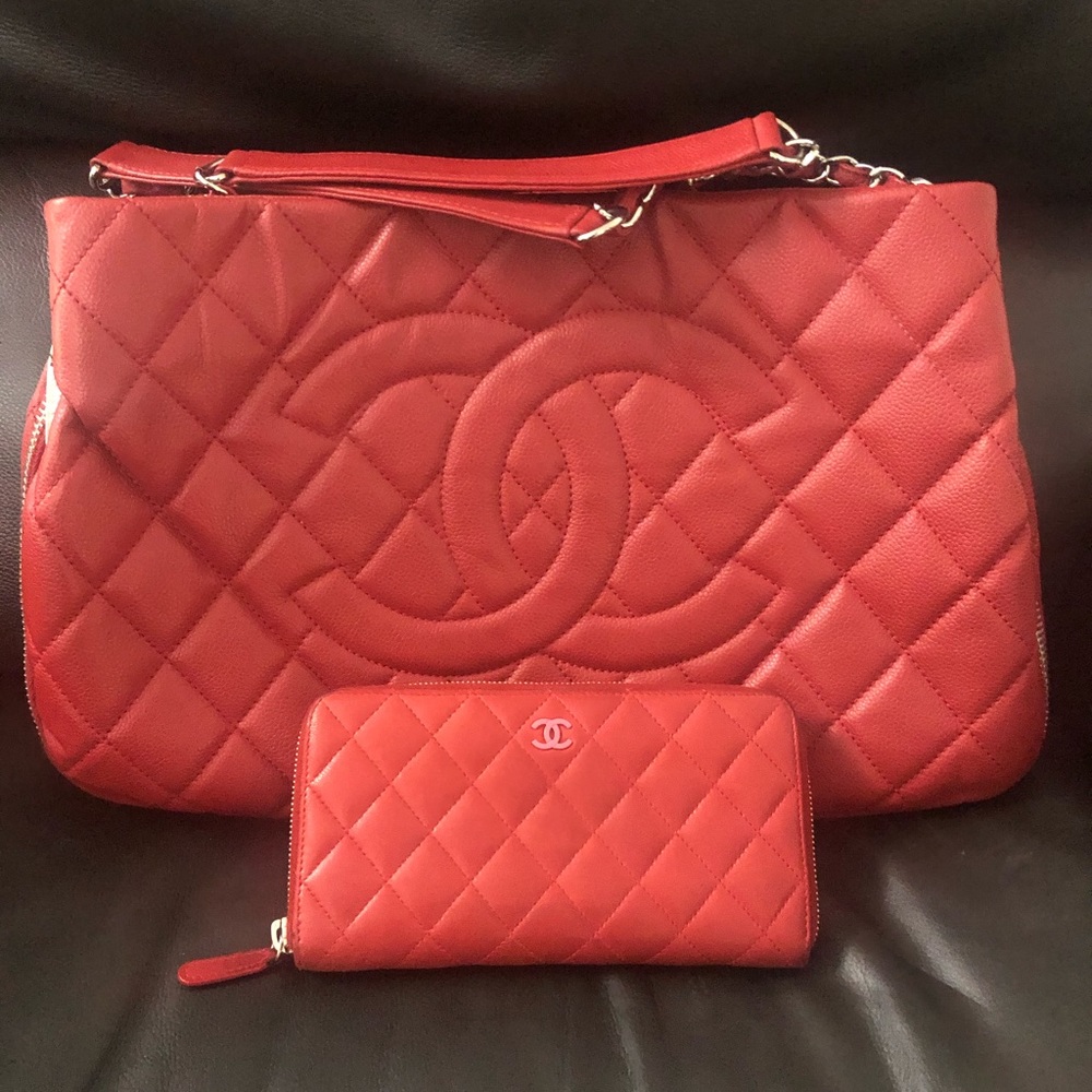 SOLD❤️CHANEL Med Quilted Zip Around Red Bag Set